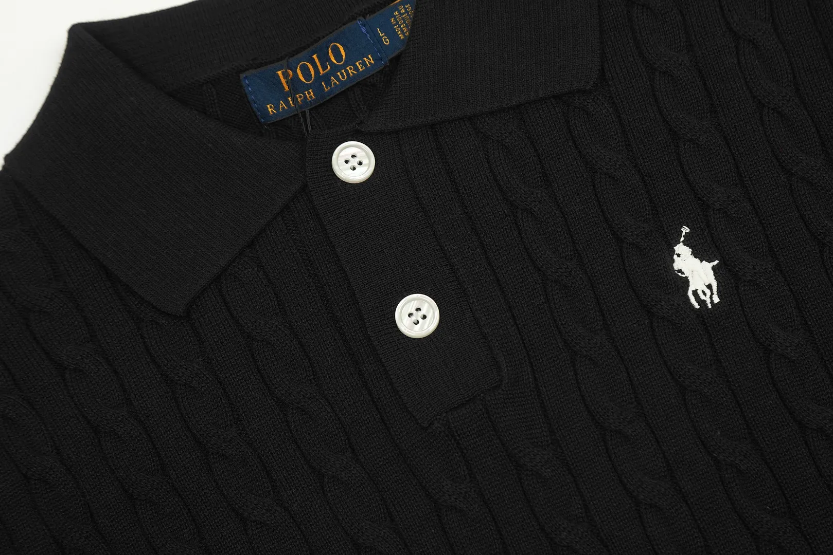 🅿️176 "Top quality" Style number: DS022# (not off the shelves all year round) [Ralph Lauren POLO lapel solid color pony embroidered logo knitted short sleeves] ✅Ralph Lauren Ralph Lauren classic basic versatile all-season cardigan knitted short sleeves ✅Main supplier platform live broadcast Wholesale entities Replenish when out of stock Not off the shelves ✅ZP quality 1:1 version Scan the code to enter the GF website Counter quality ✅Details and quality are the only one in Guangzhou. Imported quality cotton yarn focuses on high-end and cost-effective. Needless to say good quality. ✅The version is restored to the original order. The maximum size can be worn up to 160 pounds. Loose, comfortable and stress-free.